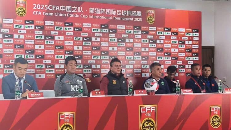 Đội tuyển U22 Việt Nam chụp ảnh tập thể, thể hiện thế hệ vàng non của bóng đá quốc gia.