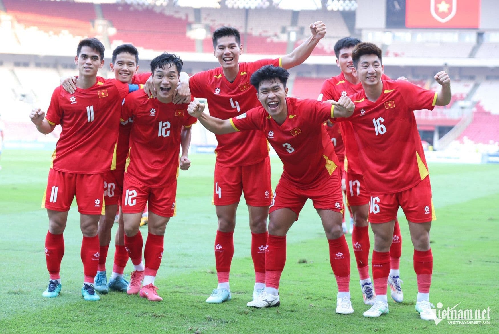Đội tuyển U23 Việt Nam ăn mừng chiến thắng, thể hiện bản lĩnh đương kim vô địch tại giải U23 Đông Nam Á.