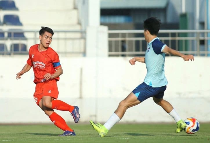 Đội tuyển U23 Việt Nam tập luyện, thể hiện khát vọng vươn tầm sau những thành công khu vực.