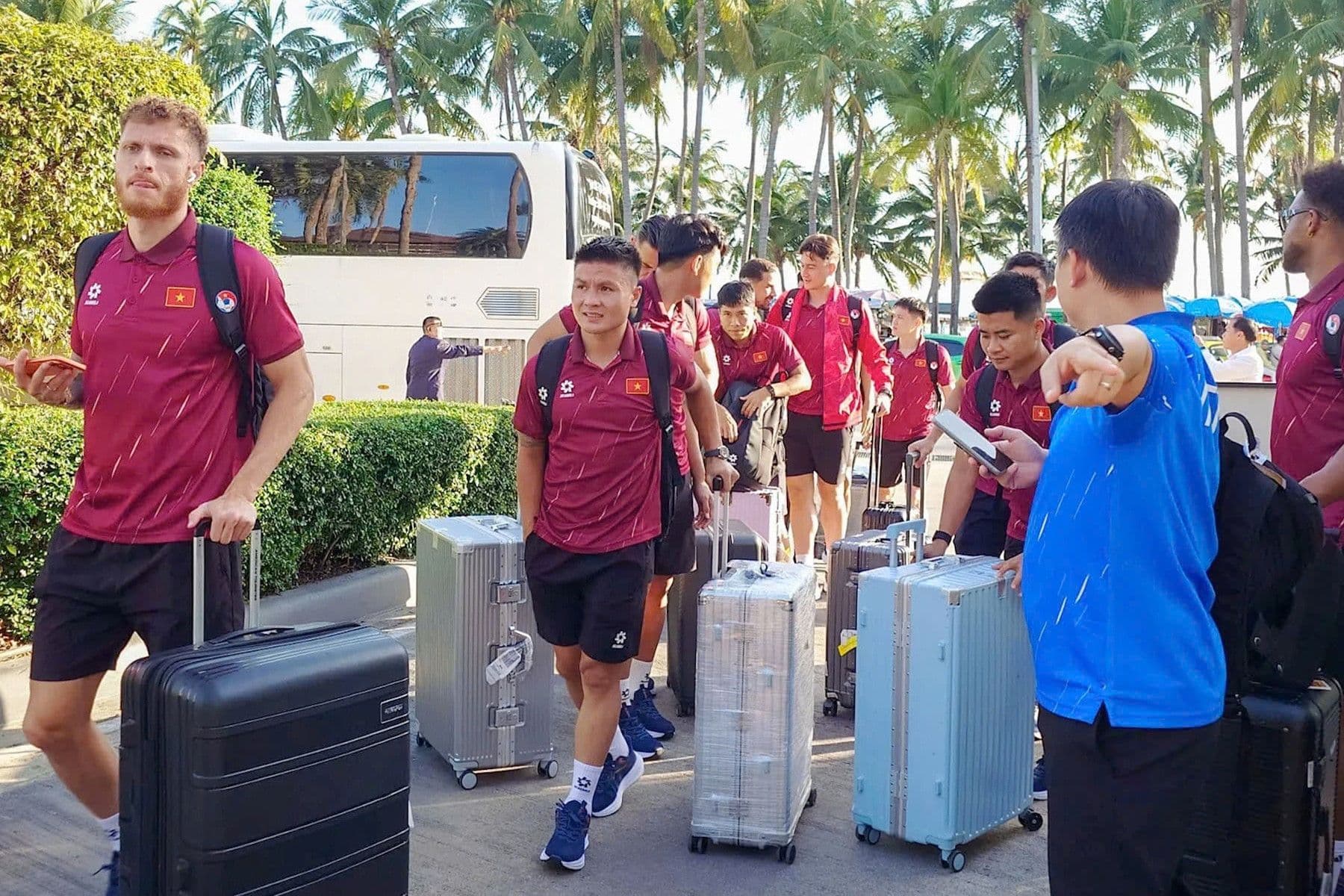 Đội tuyển Việt Nam đổ bộ Thái Lan, sẵn sàng cho giải đấu ASEAN Cup