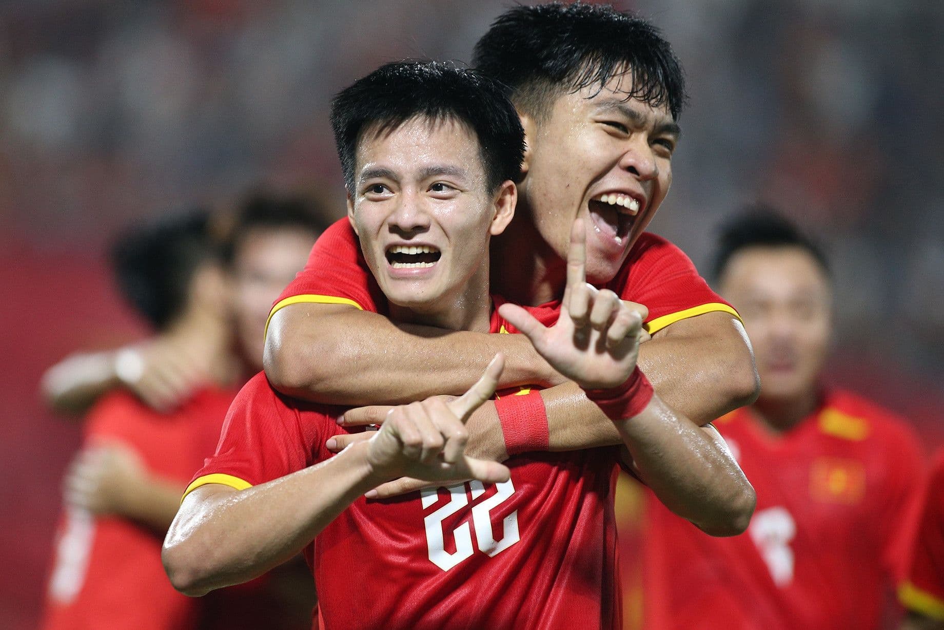 Đội tuyển Việt Nam ăn mừng, thắp lại hy vọng giành vé dự Asian Cup 2027.