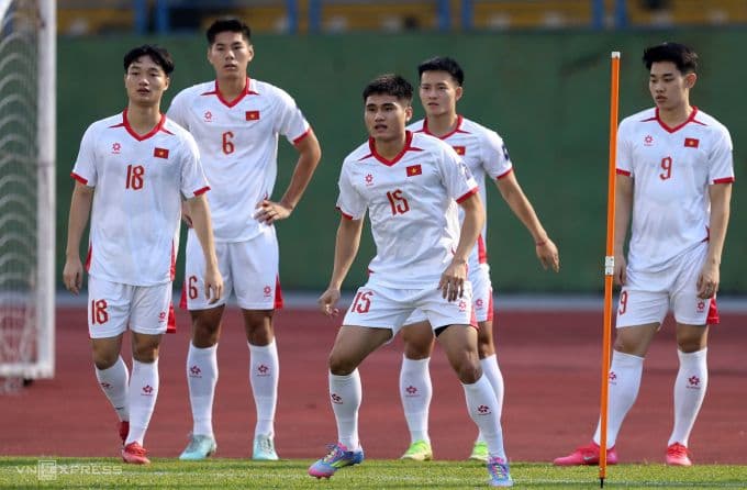 Đội tuyển Việt Nam tập luyện chăm chỉ, chuẩn độ cho trận đấu với Nepal.