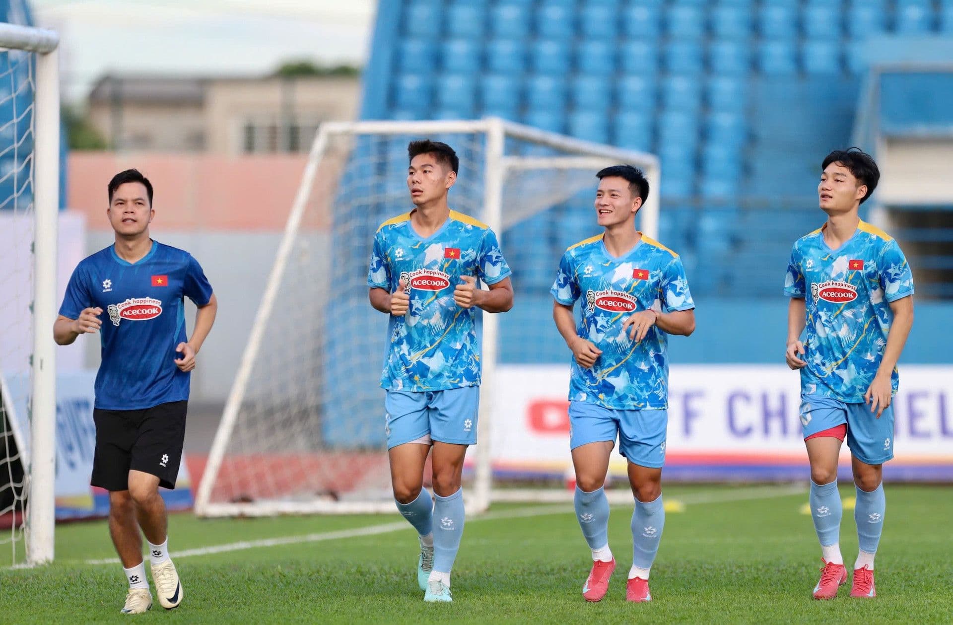 Đội tuyển Việt Nam tập luyện, hướng tới tham vọng phát triển bền vững và chinh phục các mục tiêu lớn.