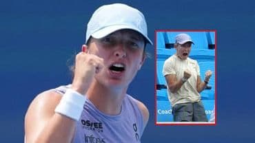 Iga Świątek ăn mừng chiến thắng cùng sự động viên từ nhà tâm lý học Daria Abramowicz.