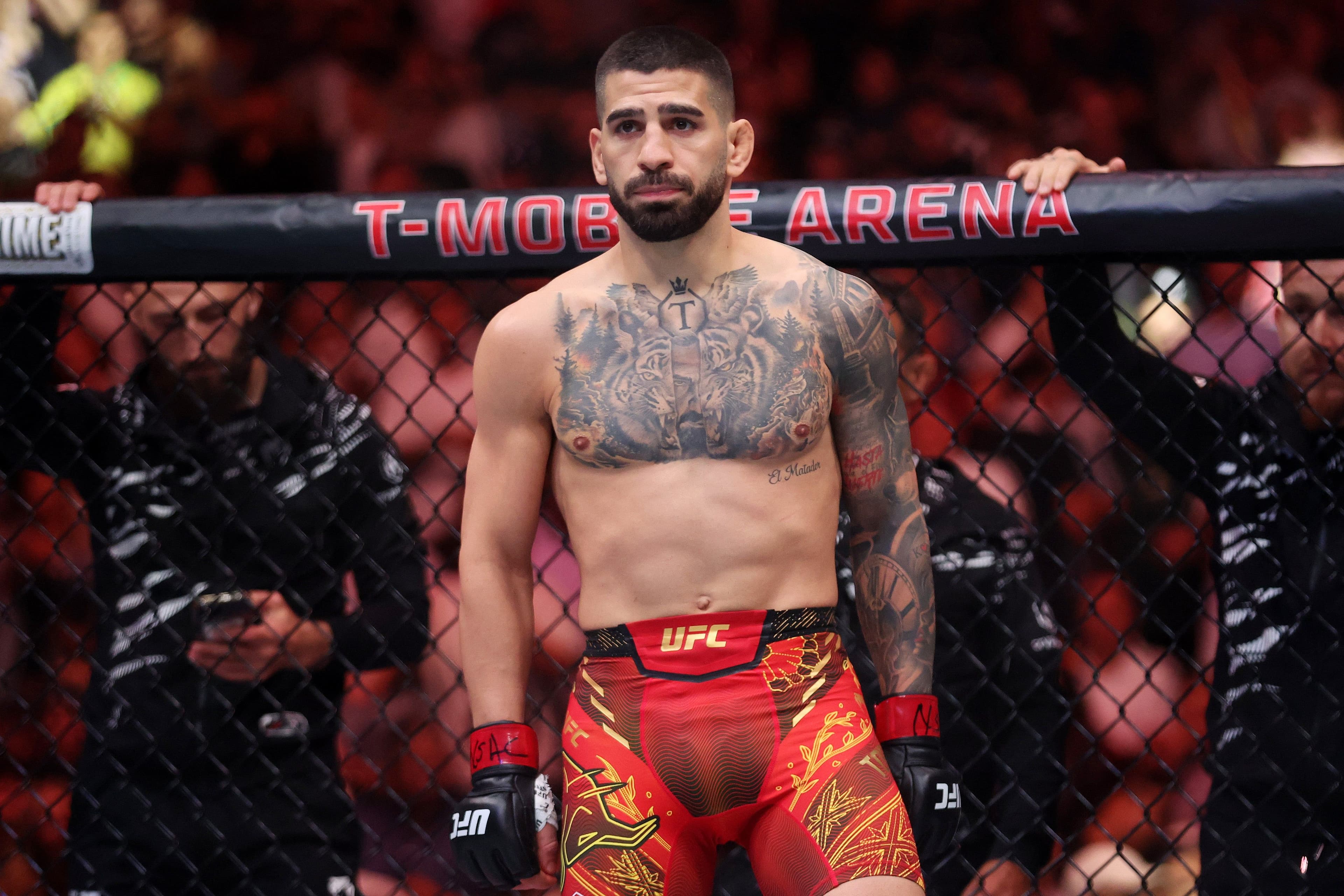 Ilia Topuria tự tin bước vào lồng đấu trước trận tranh đai tại UFC 317.