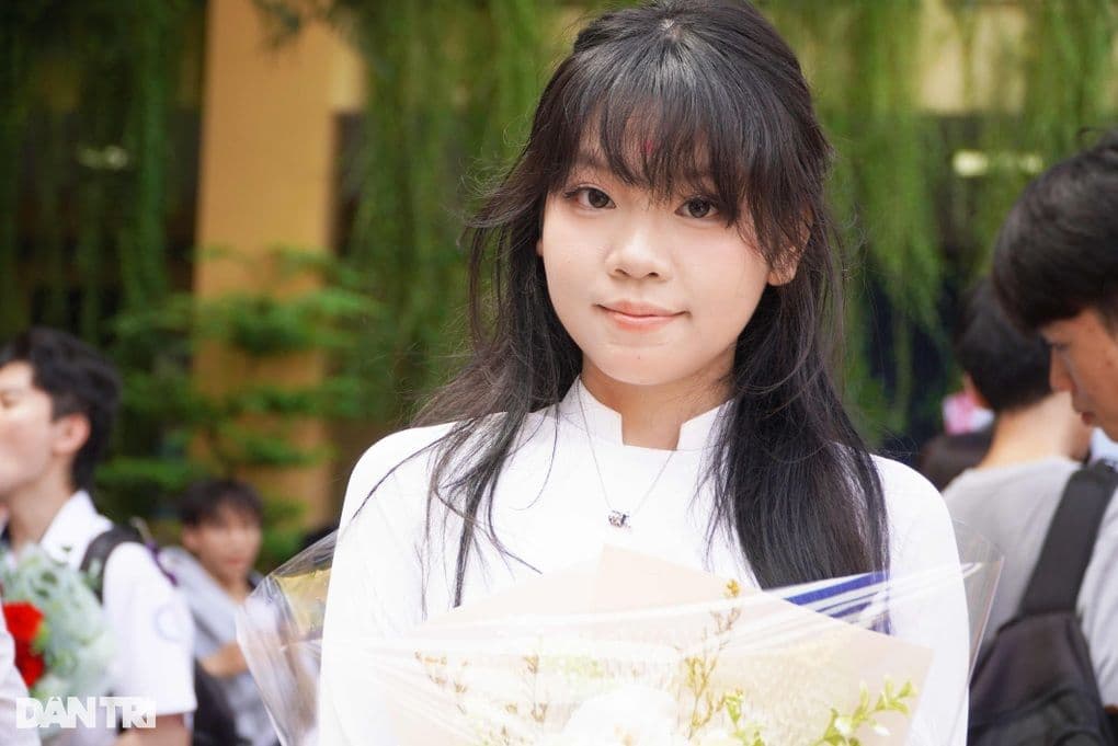 Điểm chuẩn lớp 10 TPHCM năm 2025 trước giờ G: Liệu có xuống dưới 10? - 1