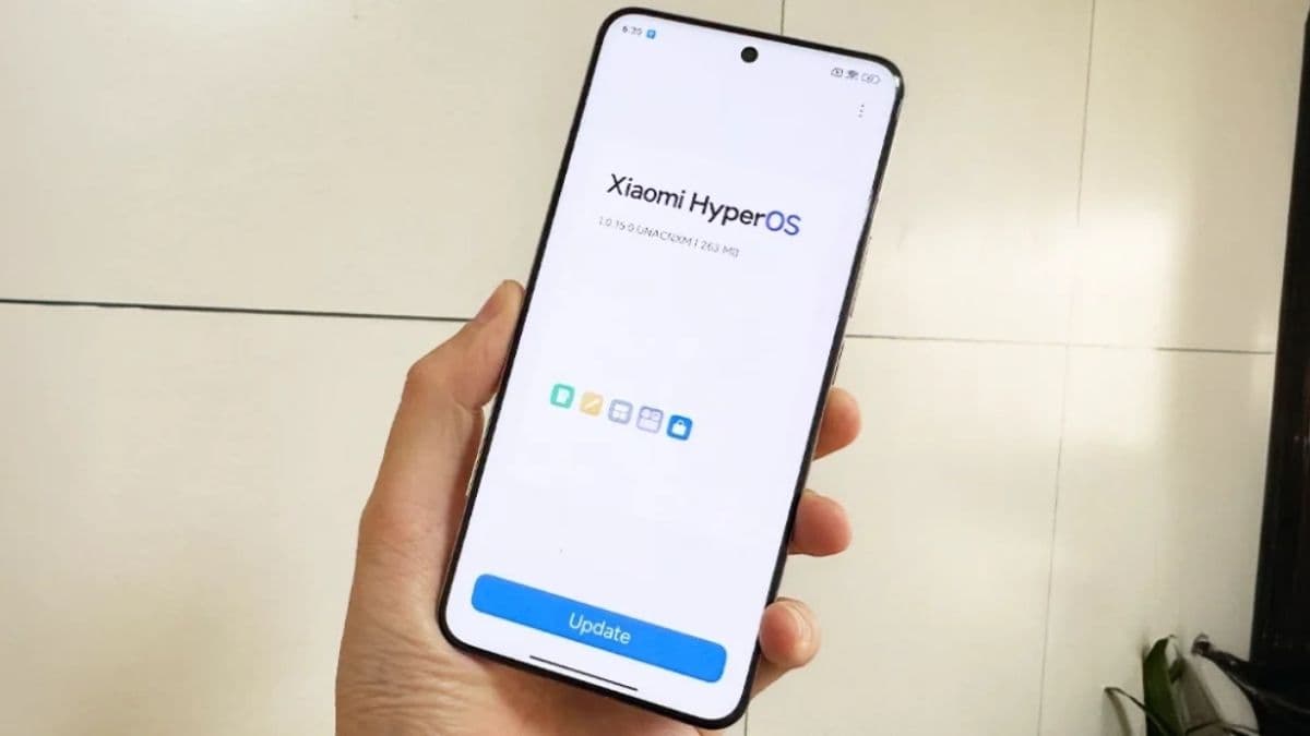 Điện thoại Xiaomi hiển thị giao diện HyperOS, thể hiện hệ sinh thái và phần mềm của hãng
