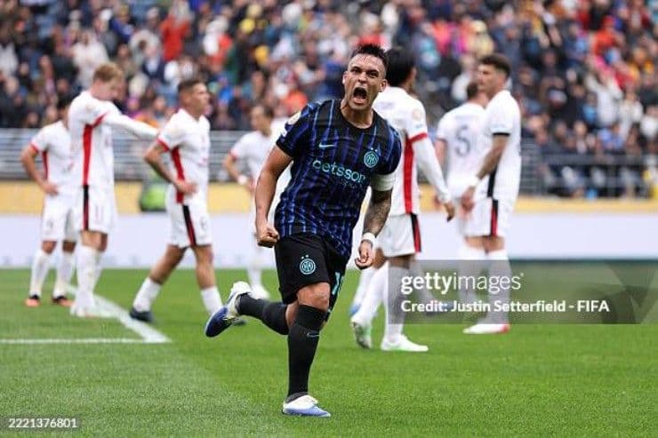 Inter ngược dòng đánh bại Urawa Red Diamonds