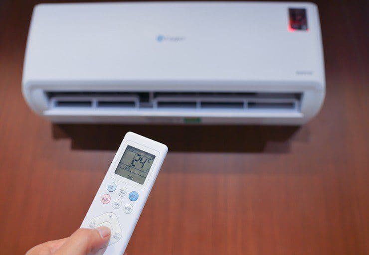 Điều khiển điều hòa không khí, thiết bị tiêu thụ nhiều điện nhất trong gia đình vào mùa nắng nóng.