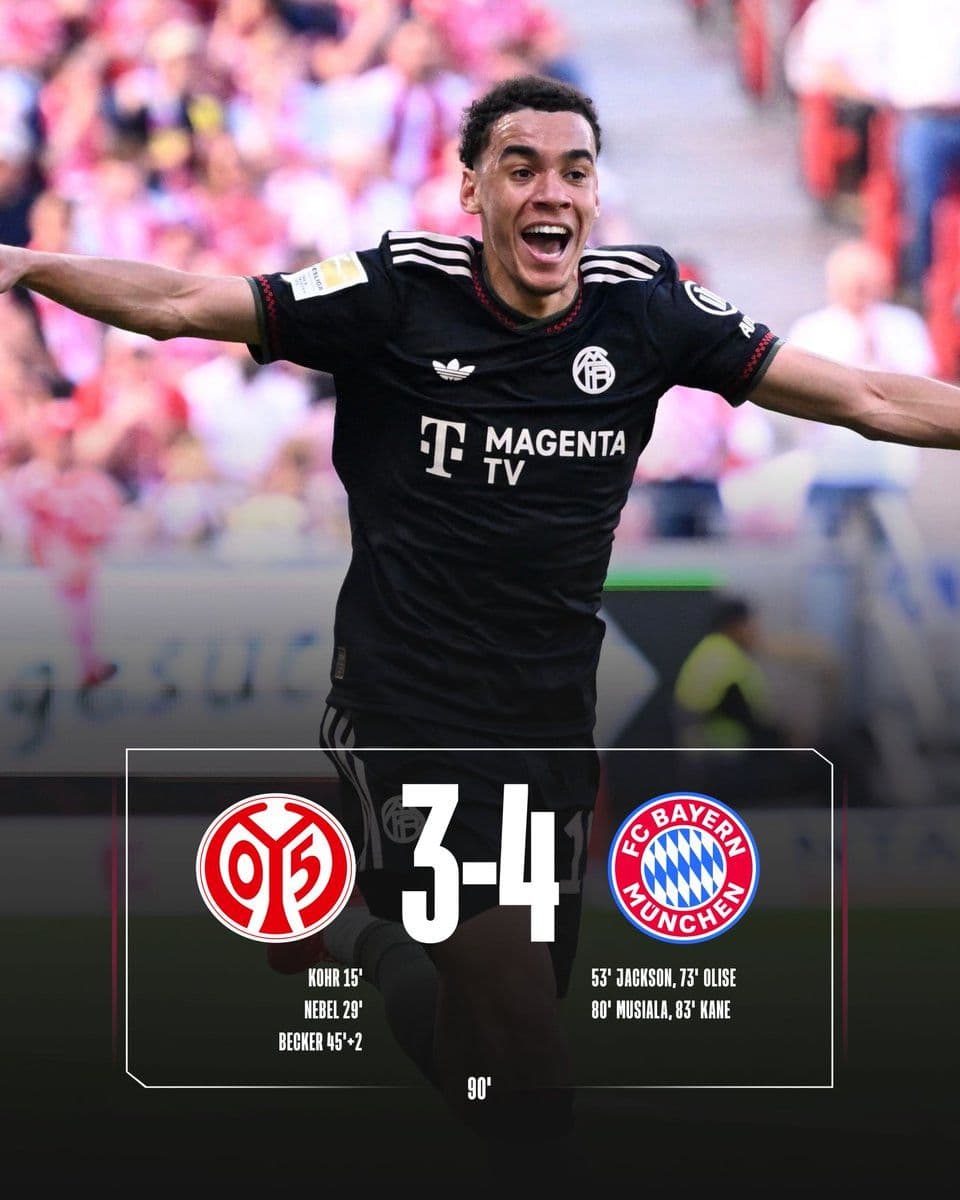 Jamal Musiala ăn mừng bàn thắng, bảng tỷ số hiển thị Mainz 3-4 Bayern Munich