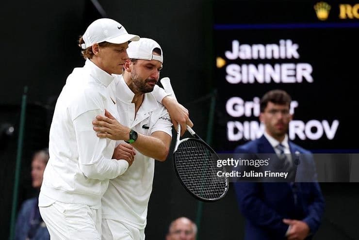 Jannik Sinner an ủi Grigor Dimitrov sau chấn thương tại Wimbledon 2025