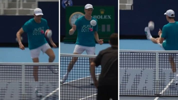 Jannik Sinner thể hiện sự nhanh nhẹn và kỹ năng kiểm soát bóng trên sân đấu.