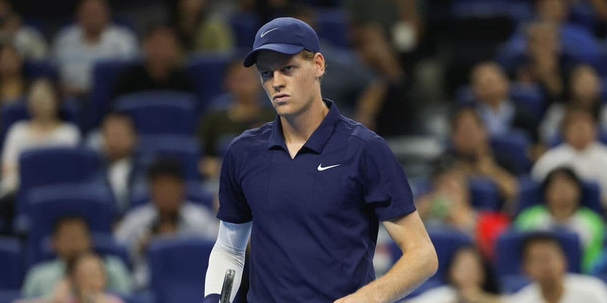 Jannik Sinner thi đấu tại ATP 500 Bắc Kinh, chuẩn bị cho trận đấu với Terence Atmane.