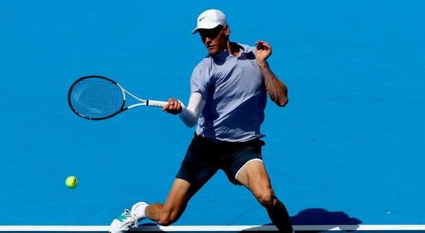 Jannik Sinner thi đấu trên sân cứng tại Cincinnati