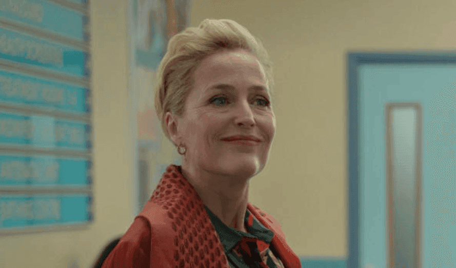 Jean Milburn từ Sex Education, nhân vật đại diện cho liệu pháp điện ảnh và chữa lành tâm hồn qua tiếng cười.