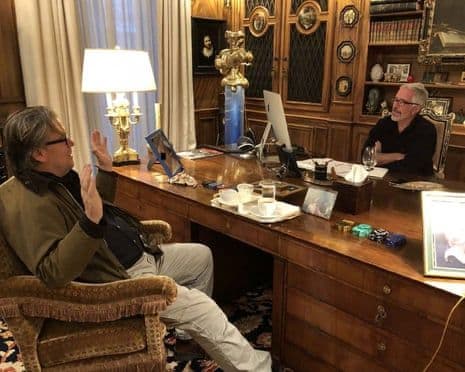 Jeffrey Epstein và Steve Bannon, hai nhân vật trung tâm trong mạng lưới quyền lực ngầm.