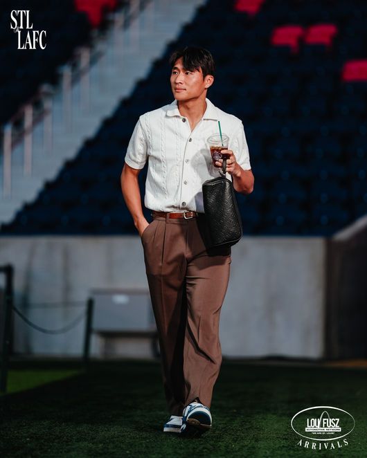 Jeong Sang-bin đến sân vận động, sẵn sàng khẳng định mình tại MLS trong màu áo St. Louis CITY SC.