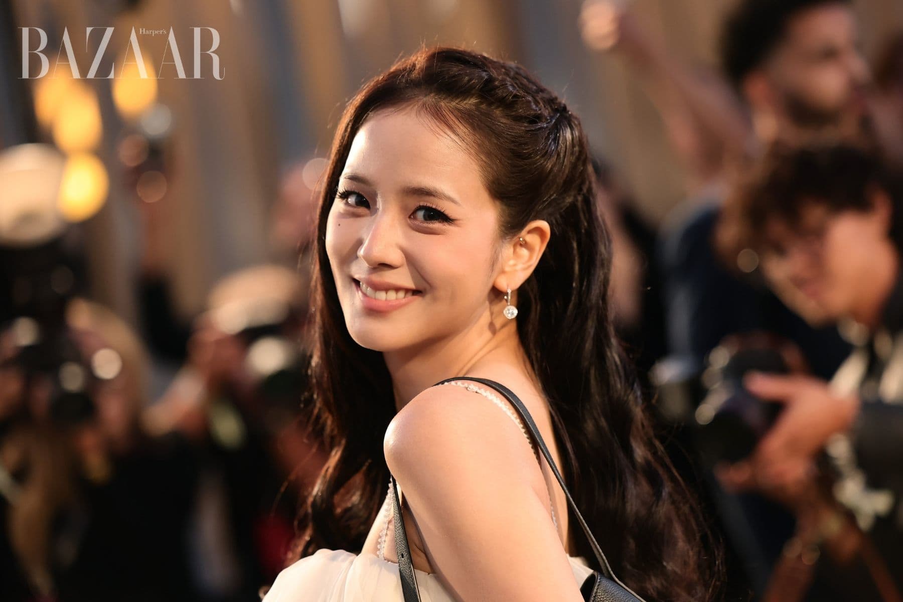 Jisoo, đại sứ toàn cầu của Dior, với nụ cười rạng rỡ tại sự kiện
