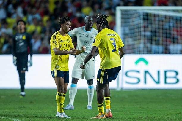Joao Felix và đồng đội Al Nassr ăn mừng bàn thắng quyết định đưa đội vượt lên dẫn trước.