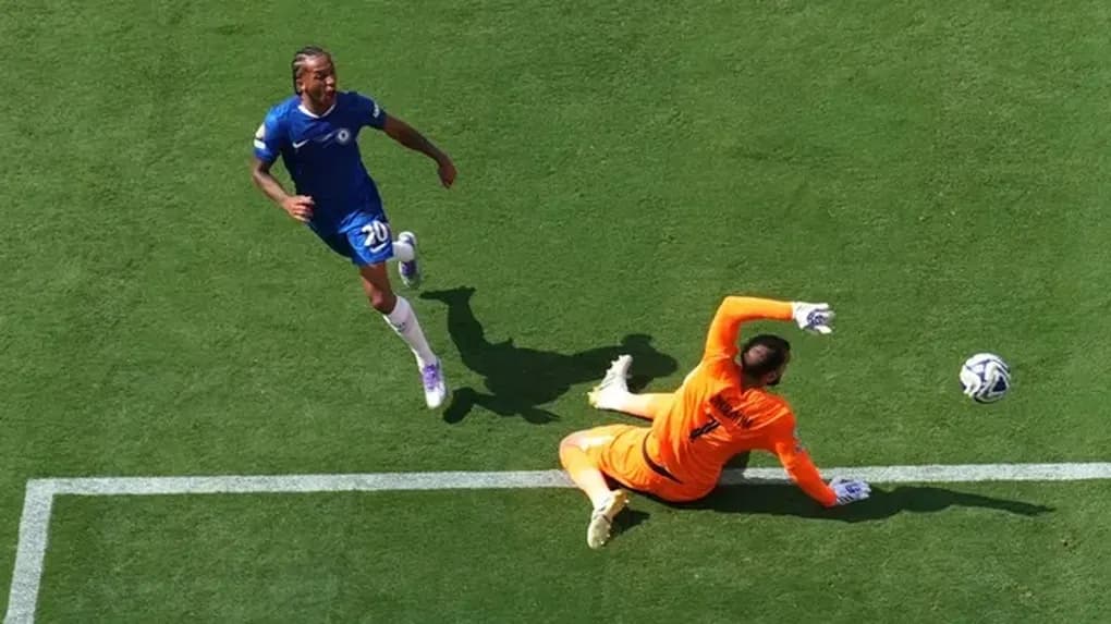 Joao Pedro ghi bàn vào lưới Donnarumma, mở tỷ số cho Chelsea