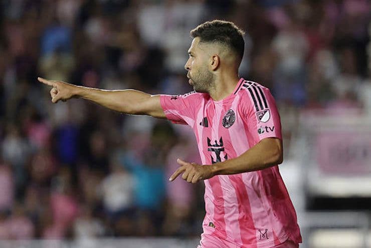 Jordi Alba ăn mừng bàn thắng mở tỉ số cho Inter Miami.