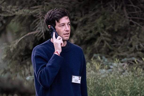 Joshua Kushner, nhà đầu tư công nghệ đang đàm phán mua cổ phần World Cup, biểu tượng của sự thương mại hóa bóng đá.