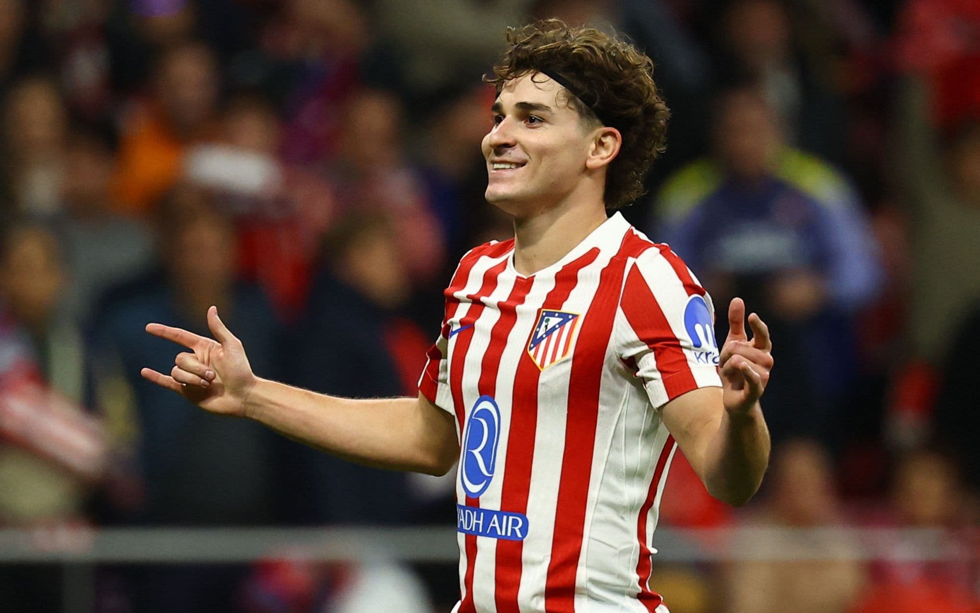 Julian Alvarez, tiền đạo chủ chốt của Argentina, ăn mừng bàn thắng.