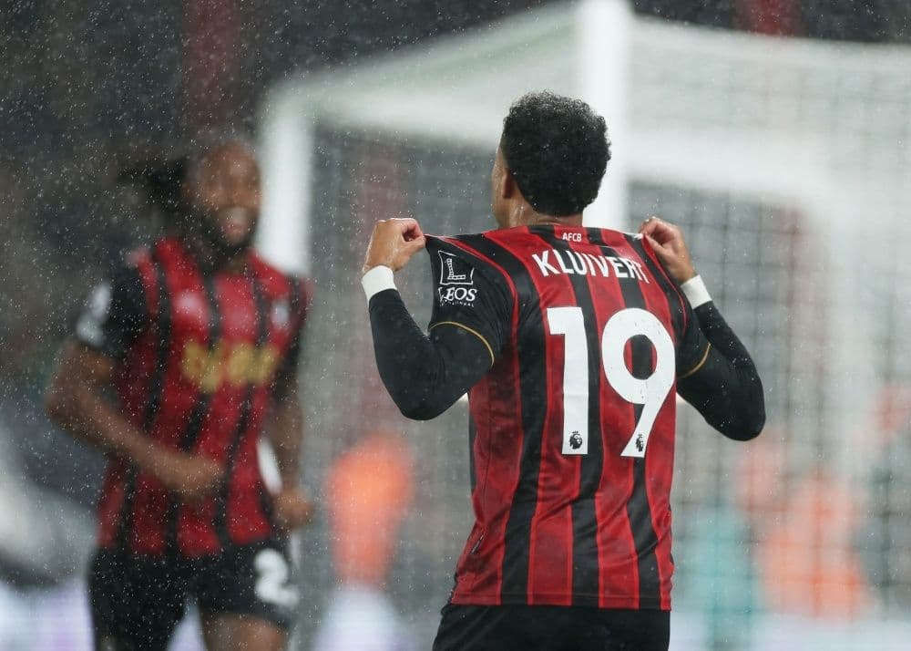 Justin Kluivert ăn mừng bàn thắng, minh chứng cho quyết định thay người đúng đắn của HLV Iraola