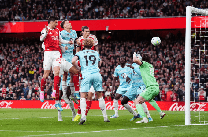 Kai Havertz đánh đầu ghi bàn quyết định cho Arsenal trong trận đấu căng thẳng với Burnley.
