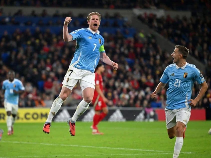 Kevin De Bruyne ăn mừng bàn thắng, thể hiện sức mạnh hủy diệt của Quỷ Đỏ Bỉ.