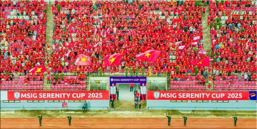 Khán giả cuồng nhiệt lấp đầy sân Lạch Tray cổ vũ bóng đá nữ Việt Nam