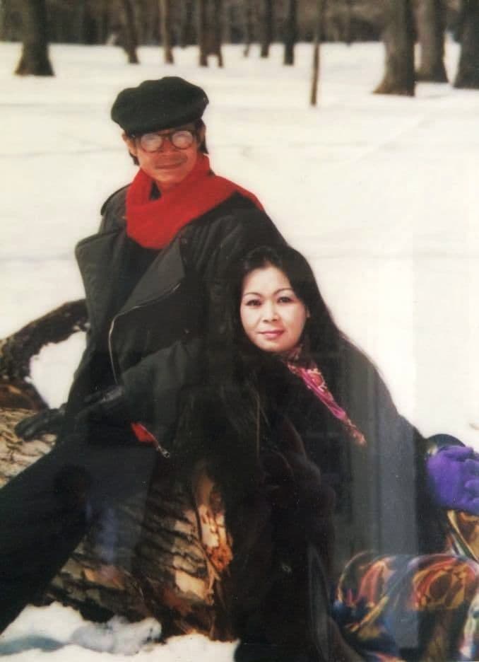 Khánh Ly và Trịnh Công Sơn trong một khoảnh khắc đời thường, biểu tượng của tình tri kỷ âm nhạc.