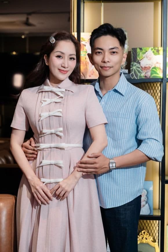 Khánh Thi và Phan Hiển thể hiện sự gắn kết, minh chứng cho việc Khánh Thi không ghen tuông trong vũ đạo