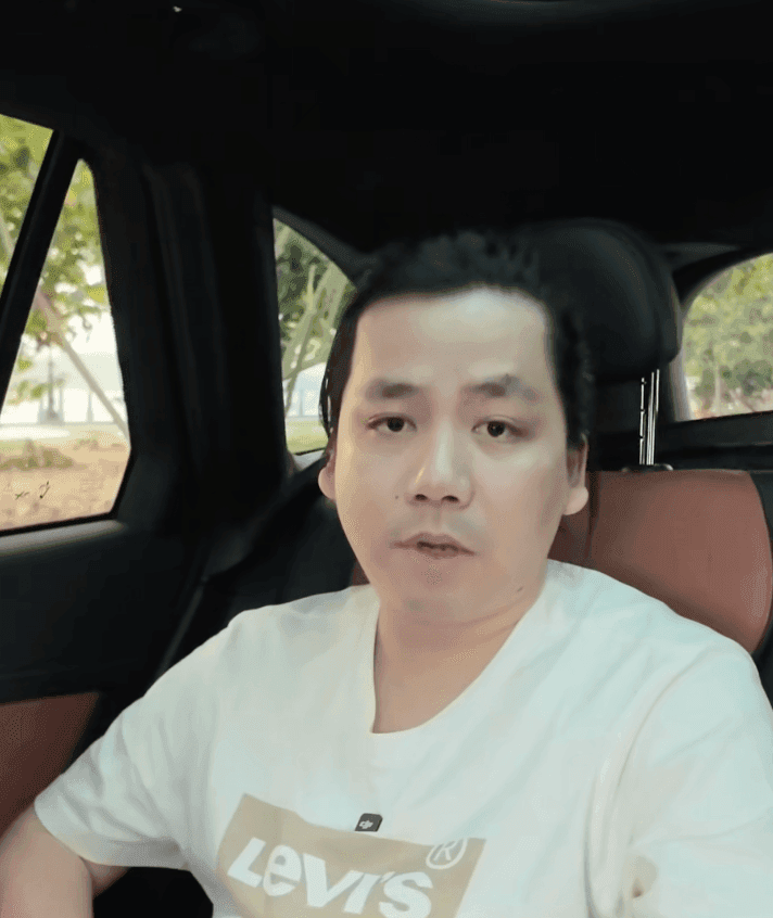 Khoa Pug nhìn thẳng, thể hiện sự chủ động trong chiến lược xây dựng và bảo vệ thương hiệu cá nhân