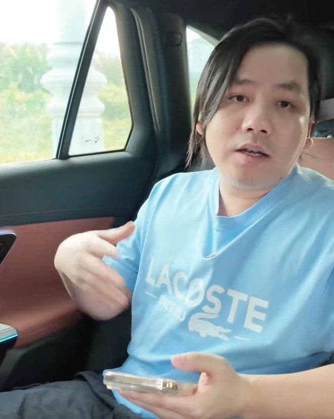 Khoa Pug trong xe ô tô, cảnh báo về tình trạng mạo danh và tin giả trên mạng xã hội