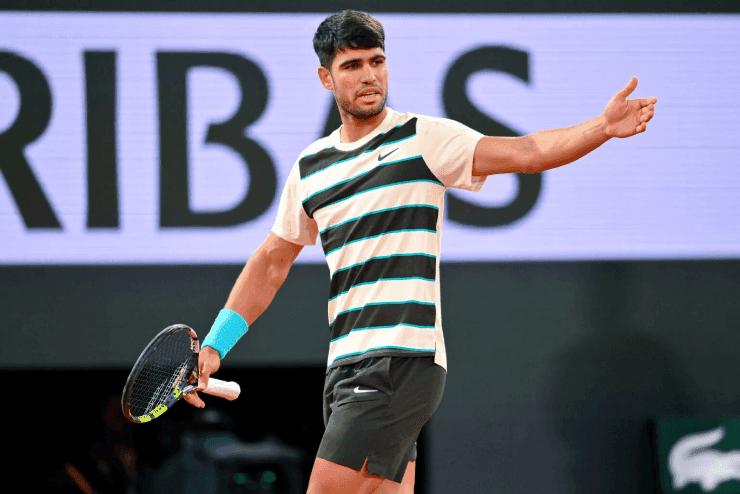 Khoảnh khắc Alcaraz tỏ thái độ bực tức với trọng tài tại Cincinnati Open.