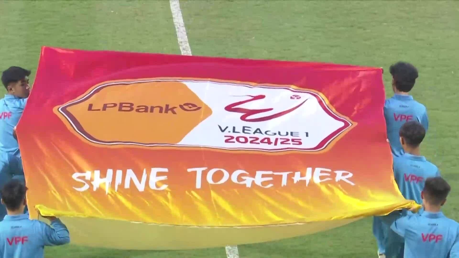 Khoảnh khắc Công Phượng đá hỏng phạt đền, một yếu tố tâm lý quan trọng trong trận đấu.