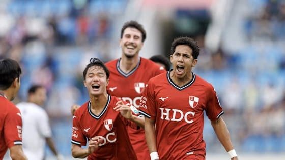 Khoảnh khắc ăn mừng bàn thắng đầy cảm xúc của các cầu thủ K League 2.