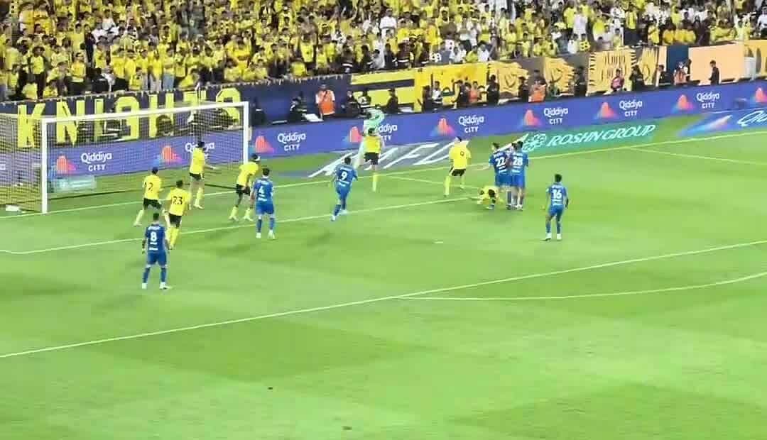Khoảnh khắc thủ môn Bento của Al Nassr phản lưới nhà ở phút bù giờ