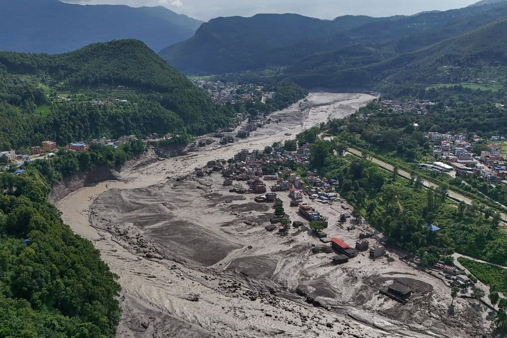 Khu vực Nuwakot ở Nepal sau trận lũ quét ngày 26/8, với nhà cửa bị vùi lấp trong bùn đất.