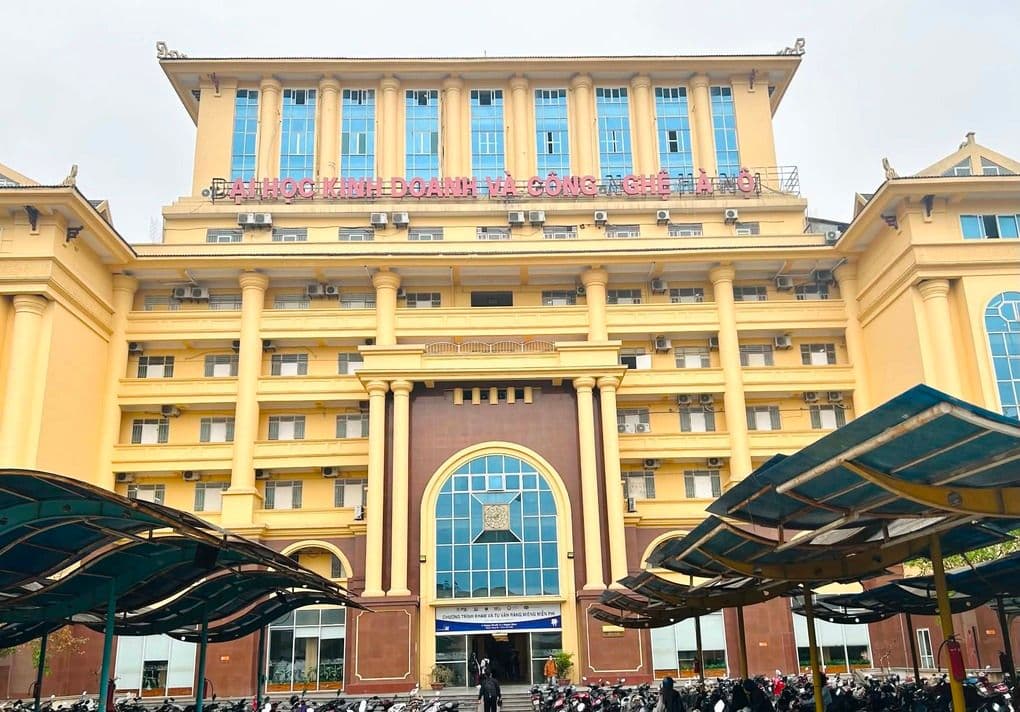 Khuôn viên trường đại học, nơi đào tạo các thế hệ y bác sĩ tương lai.
