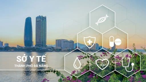 Khung cảnh thành phố Đà Nẵng với biểu tượng ngành y tế, tượng trưng cho sự minh bạch trong quản lý công và vai trò của công nghệ trong việc xây dựng lại niềm tin.
