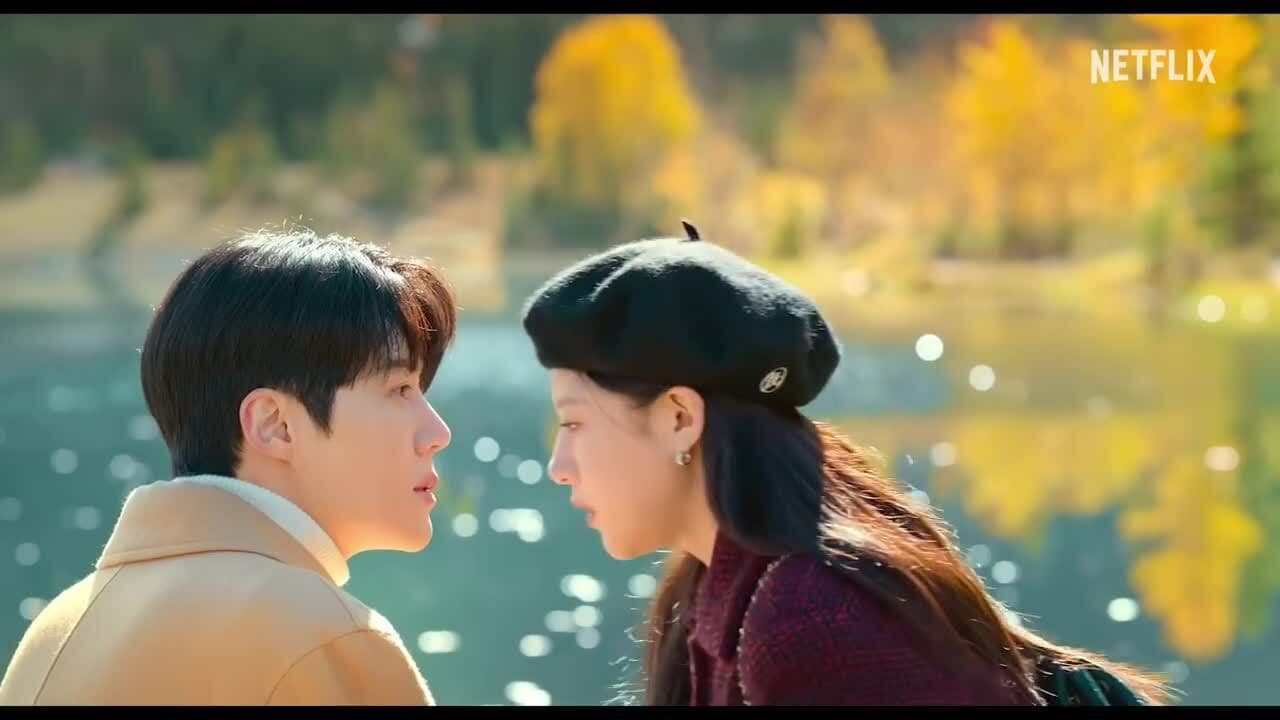 Kim Seon Ho và Park Gyu Young trong cảnh lãng mạn của phim 'Tiếng yêu này anh dịch được không'