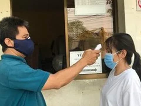 Kiểm tra thân nhiệt, biện pháp phòng ngừa dịch bệnh cơ bản cho cộng đồng và cá nhân