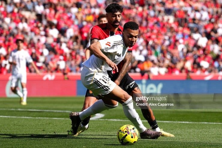 Kylian Mbappe của Real Madrid thể hiện sự thất vọng khi không thể ghi bàn trong trận đấu với Mallorca.