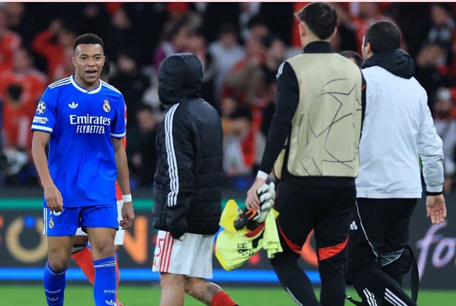 Kylian Mbappe của Real Madrid trên sân, thể hiện bản lĩnh của đội bóng Hoàng gia.