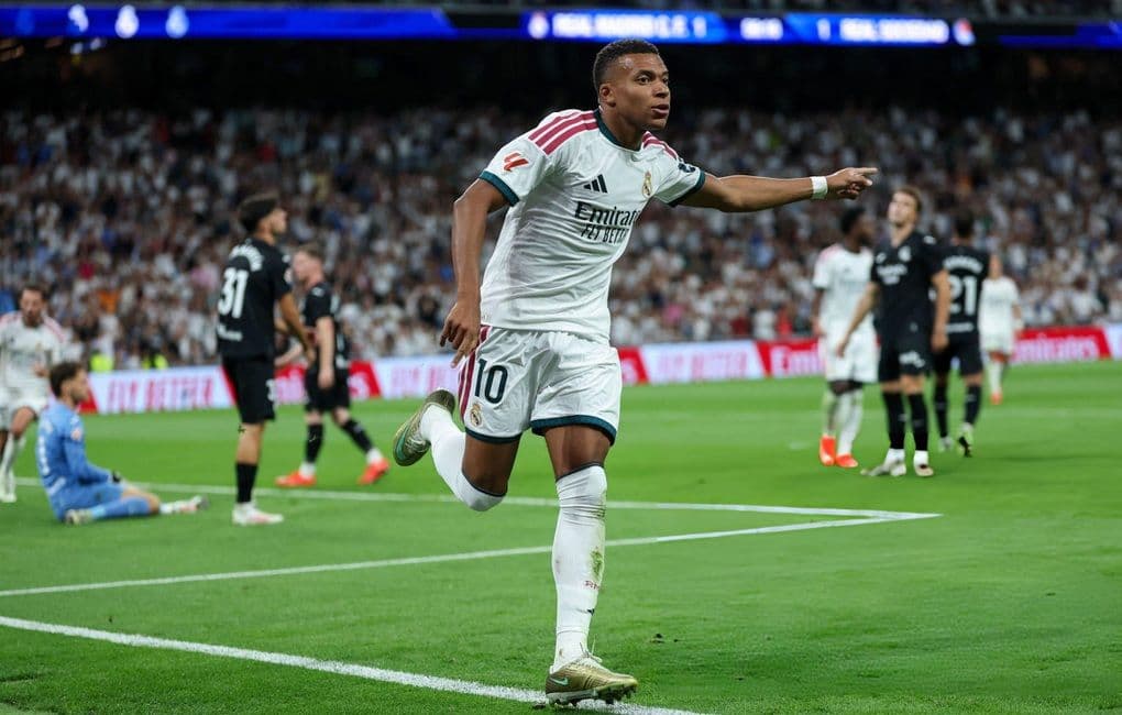 Kylian Mbappe ăn mừng bàn thắng, Real Madrid thăng hoa dưới thời HLV Jose Mourinho.