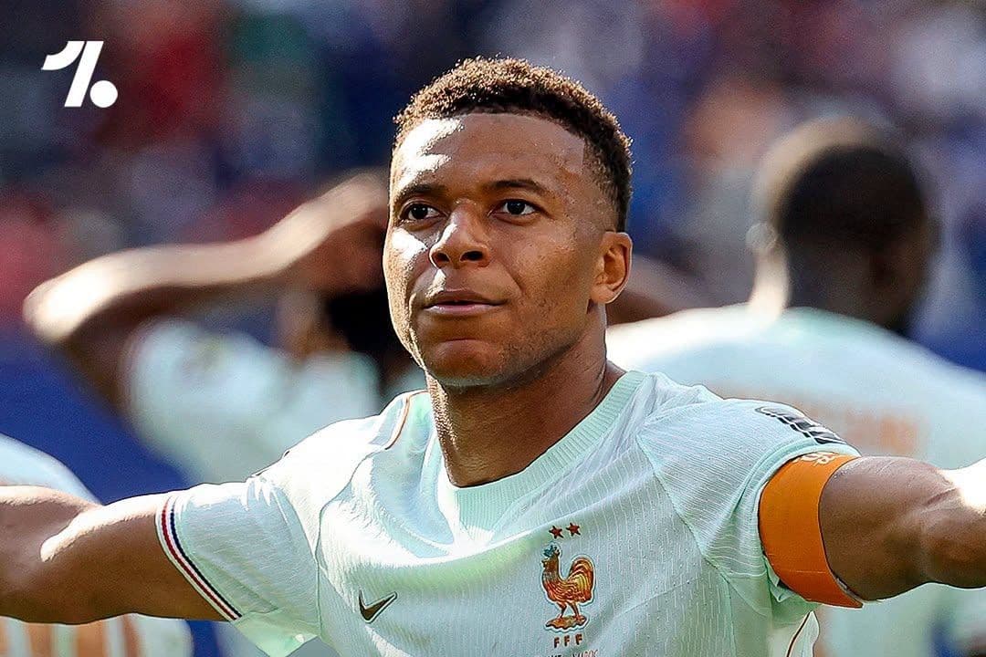 Kylian Mbappe ăn mừng bàn thắng, tạo nên di sản cá nhân trong lịch sử World Cup
