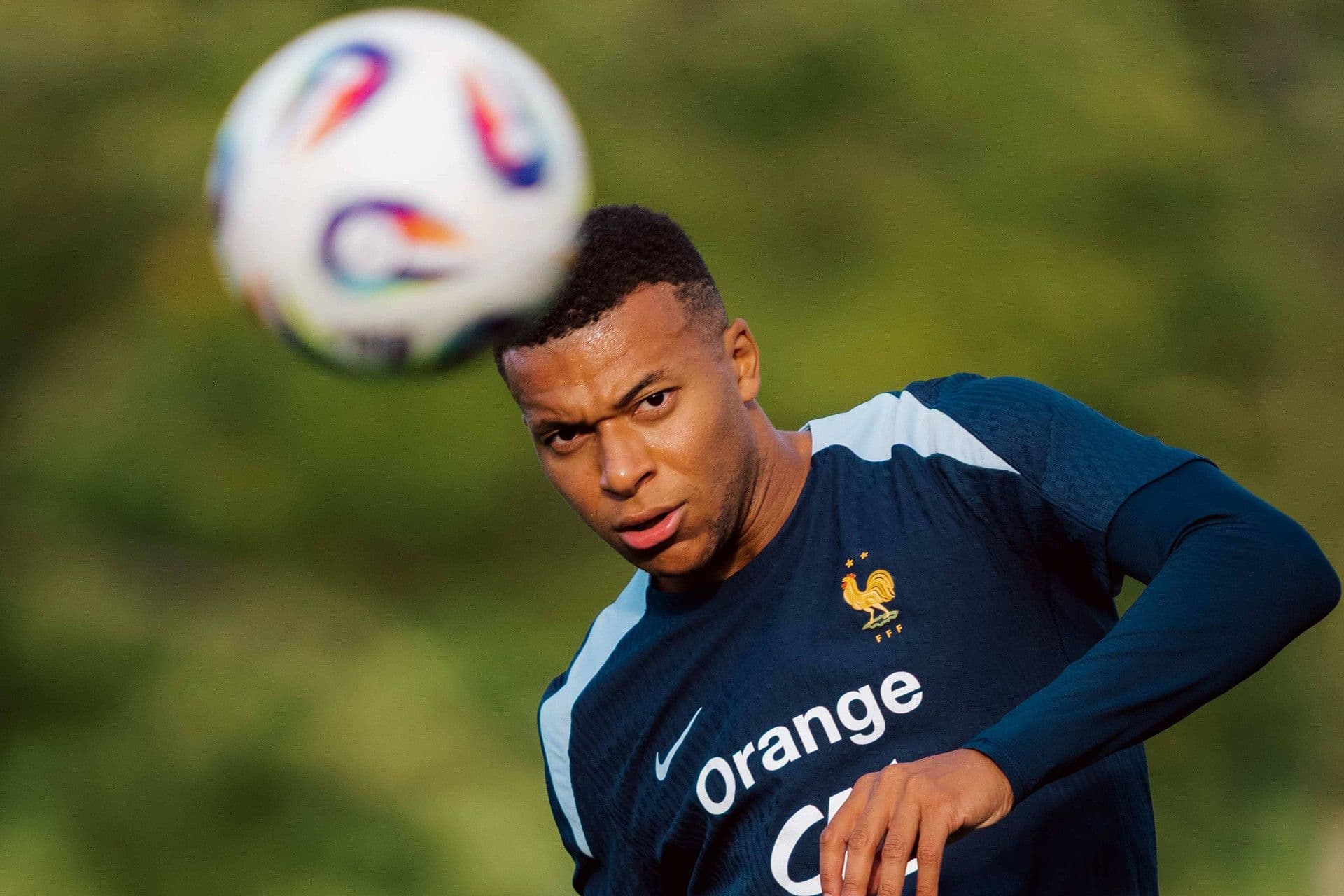 Kylian Mbappe, ngôi sao và đội trưởng tuyển Pháp, thắp sáng lịch sử tại vòng loại World Cup 2026.