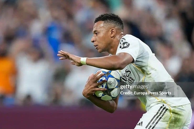 Kylian Mbappe thể hiện quyết tâm trong trận đấu mở màn Champions League 2025/26.